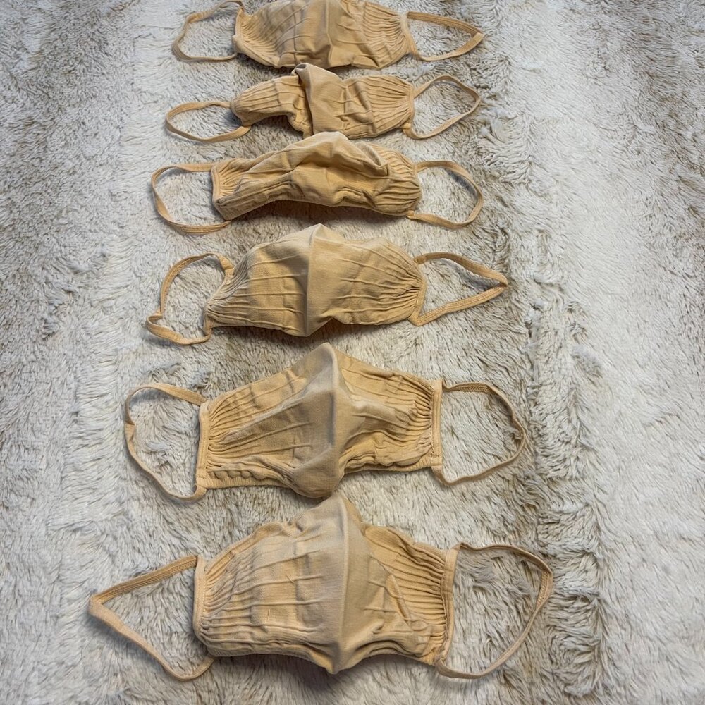 SKIMS Seamless Face Masks pack of 6 in Sand